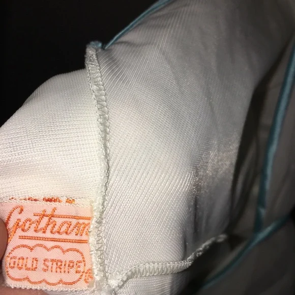 Gotham Gold Stripe‎ Nightgown VTG no flaws